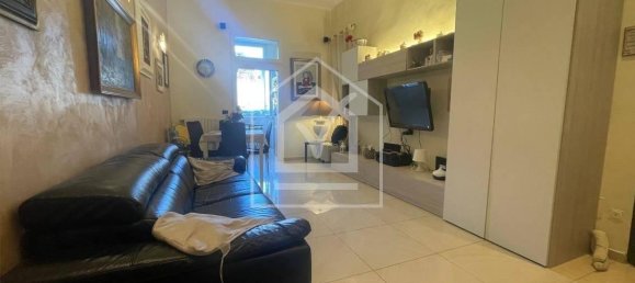3 rooms Apartment in Bari, Italy No. 18639 3