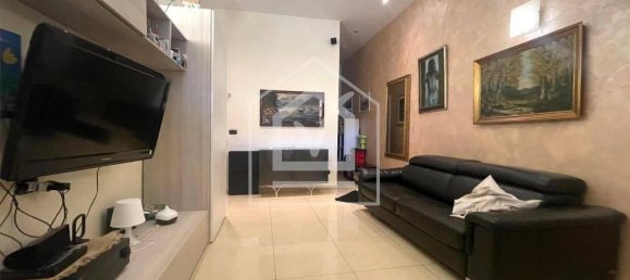 3 rooms Apartment in Bari, Italy No. 18639 2