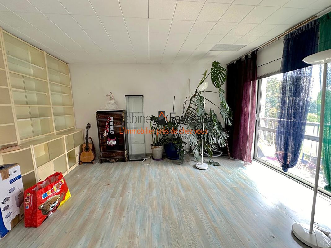 3 bedrooms Apartment in Fresnes, France No. 135987