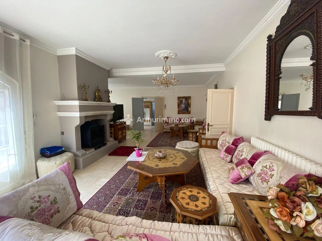 6 bedrooms Villa in Gonesse, France No. 183559