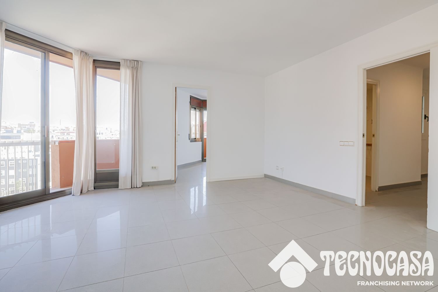 4 bedrooms Apartment in Eixample, Spain No. 275566