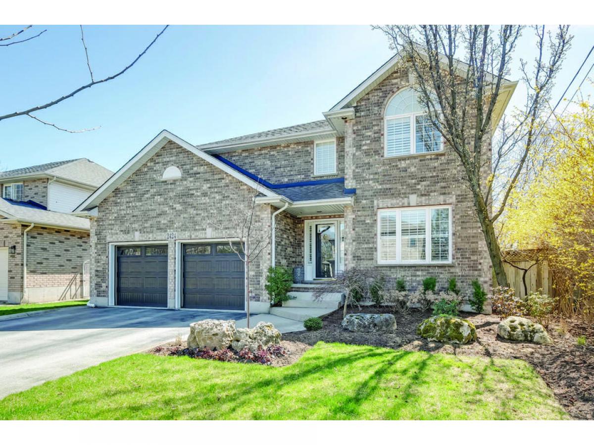 4 bedrooms House in Burlington, Canada No. 115