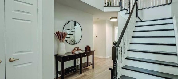 4 bedrooms House in Burlington, Canada No. 115 3