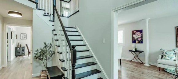 4 bedrooms House in Burlington, Canada No. 115 4