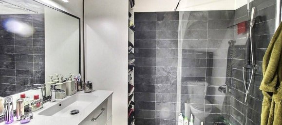 90m² Commercial property in Marseille, France No. 309716 10