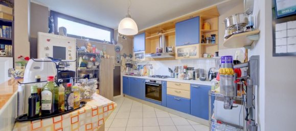 4 bedrooms Apartment in Turin, Italy No. 318609 8