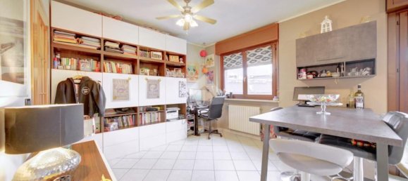 4 bedrooms Apartment in Turin, Italy No. 318609 3