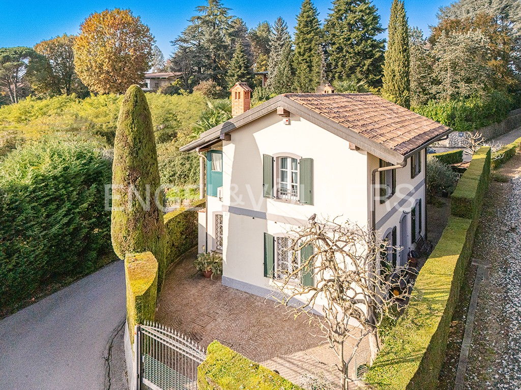 2 bedrooms Villa in Carate Brianza, Italy No. 62543