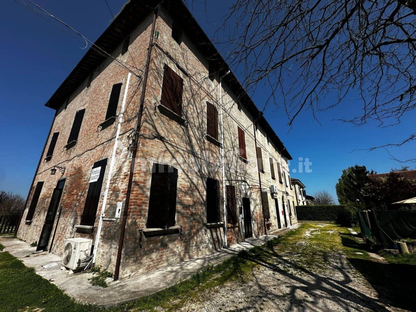 3 bedrooms Apartment in Ferrara, Italy No. 341981