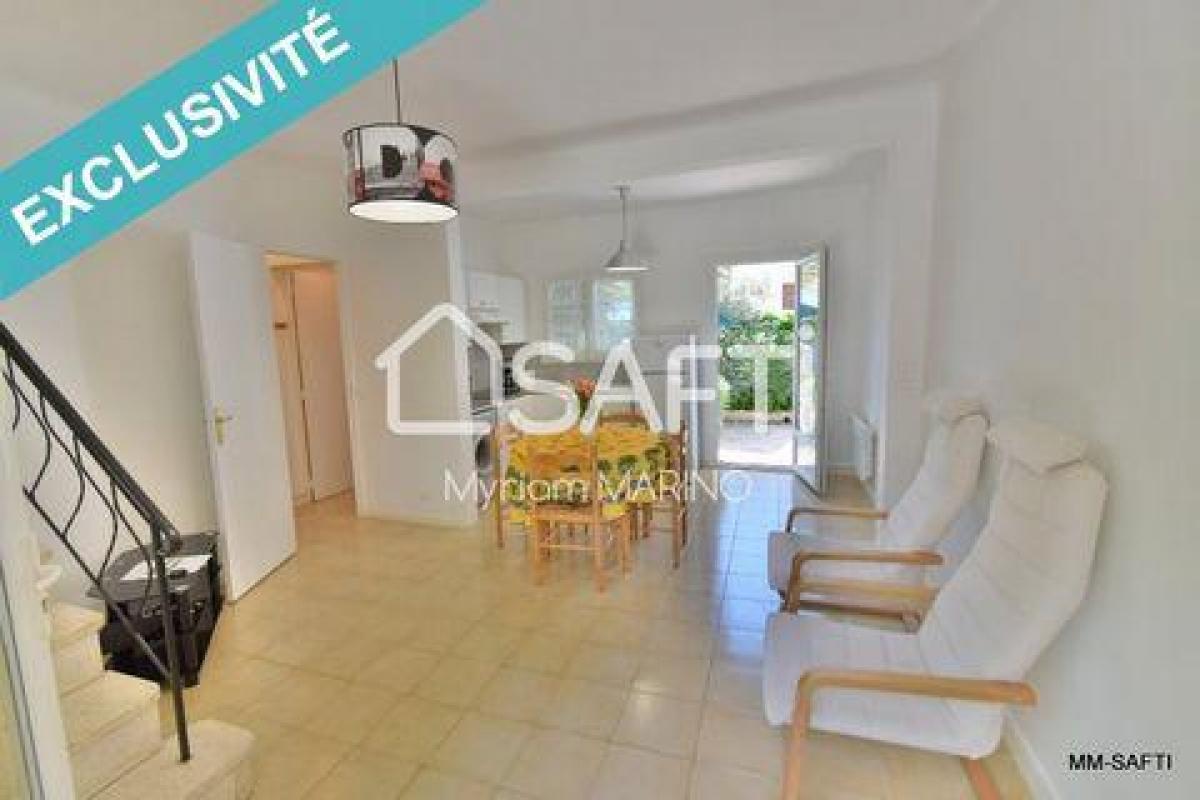 Apartamento de 2 dormitorios en Frejus, France No. 10936