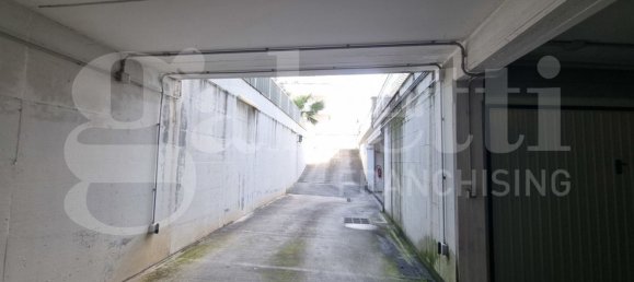 28m² Garage in Marino, Italy No. 221877 2