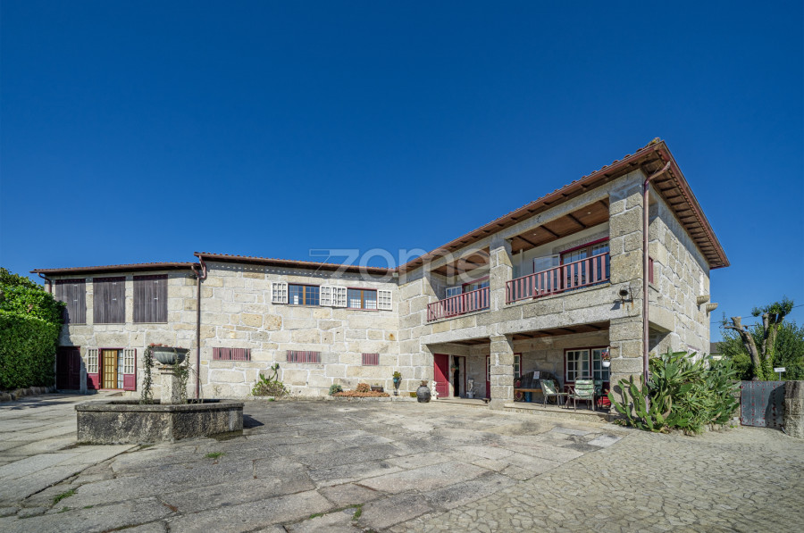 Дом с 8 спальнями в Повуа ди Ланьозу, Португалия № 31709