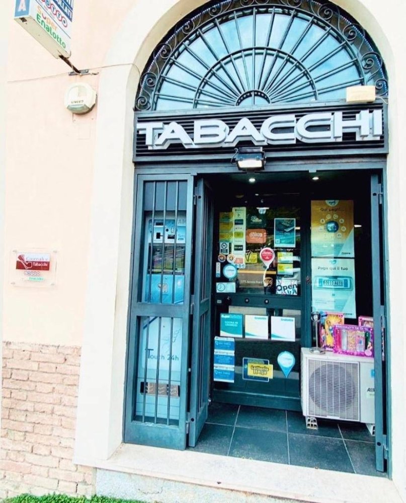 Коммерческая недвижимость с 3 комнатами в Гроттаферрата, Италия № 87465