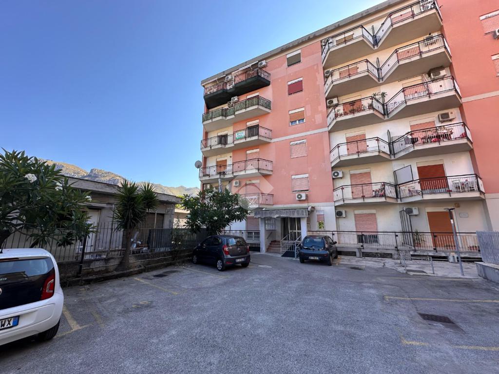 2 bedrooms Apartment in Palermo, Italy No. 300037