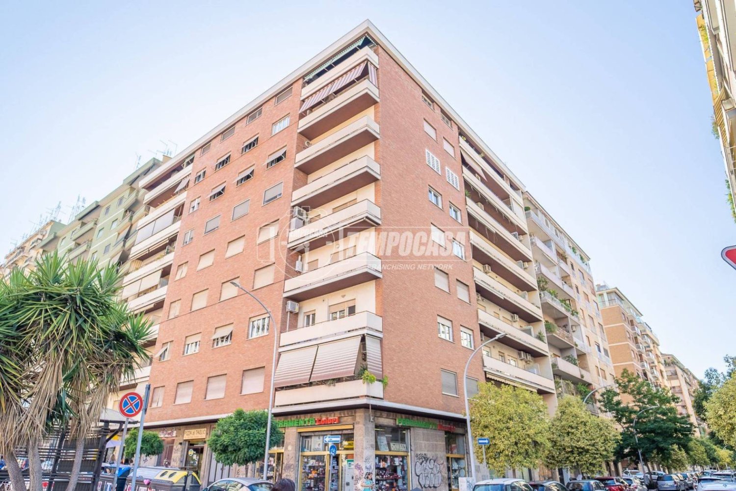 3 bedrooms Apartment in Rome, Italy No. 294189