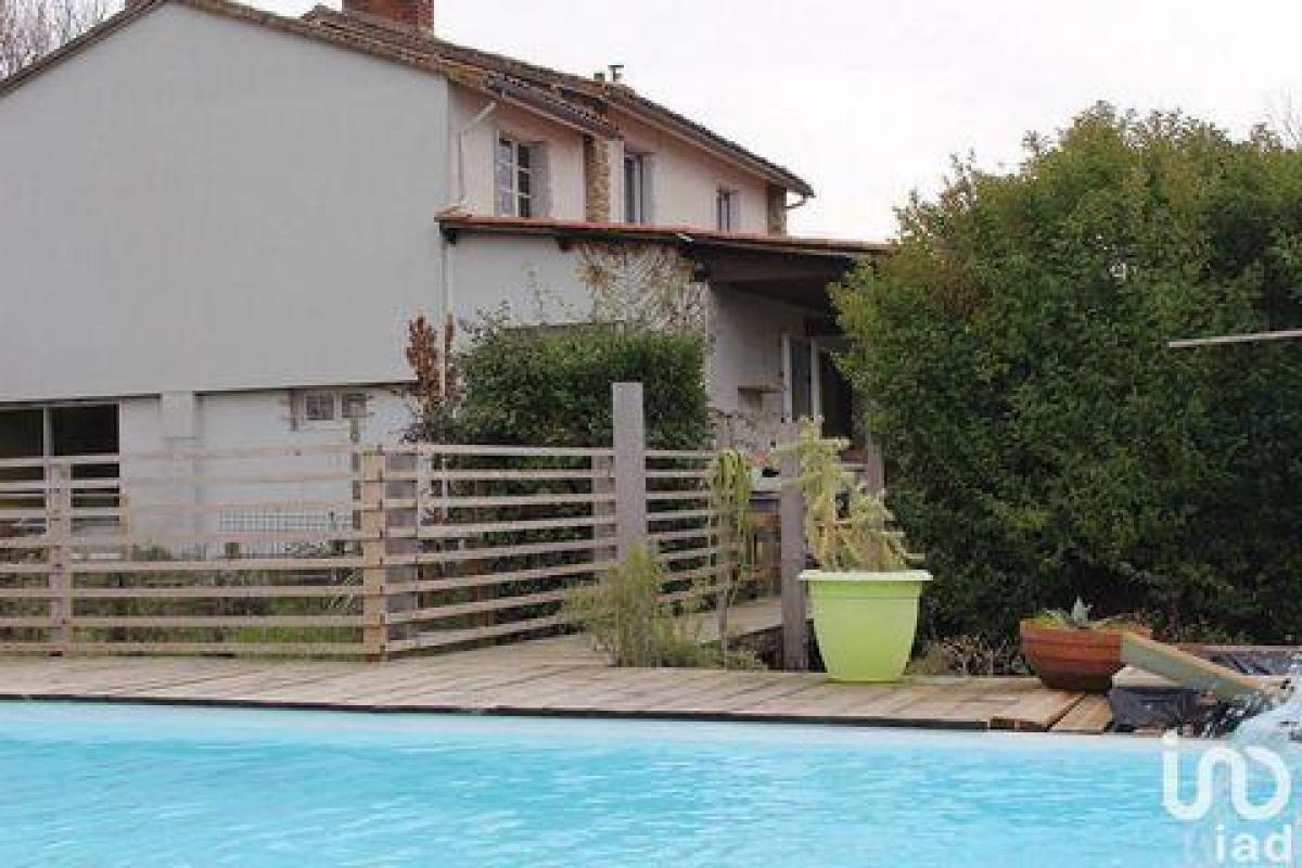 6 bedrooms House in Bressuire, France No. 28991