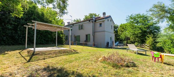 5 rooms Apartment in Colli al Metauro, Italy No. 264916 2