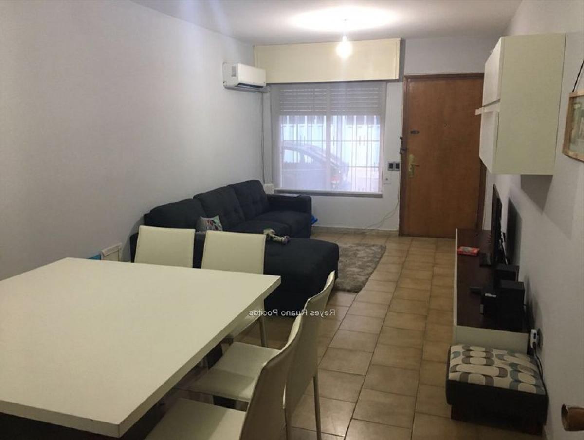 3 bedrooms House in Montevideo, Uruguay No. 7210