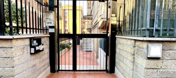 3 rooms Apartment in Rome, Italy No. 2308 2