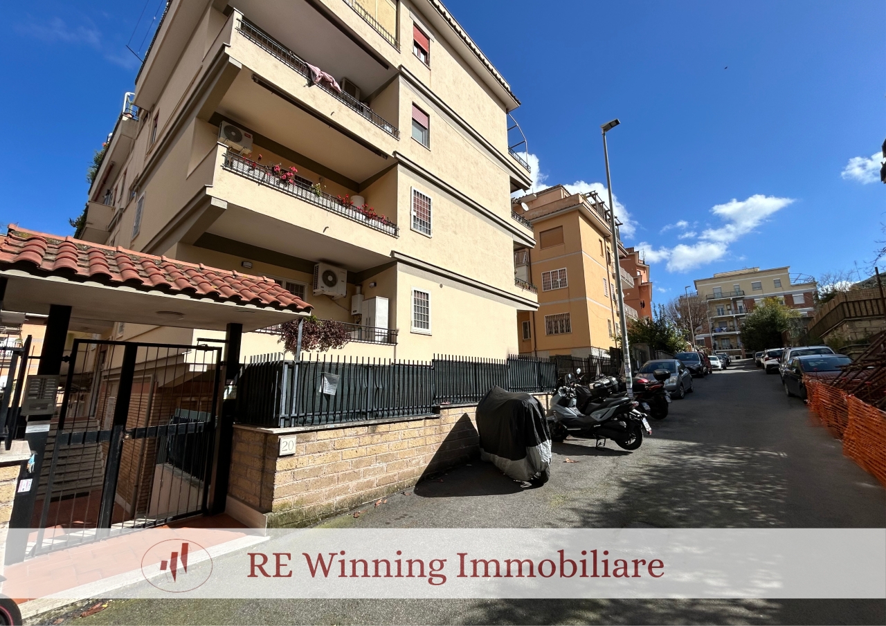 3 rooms Apartment in Rome, Italy No. 2308