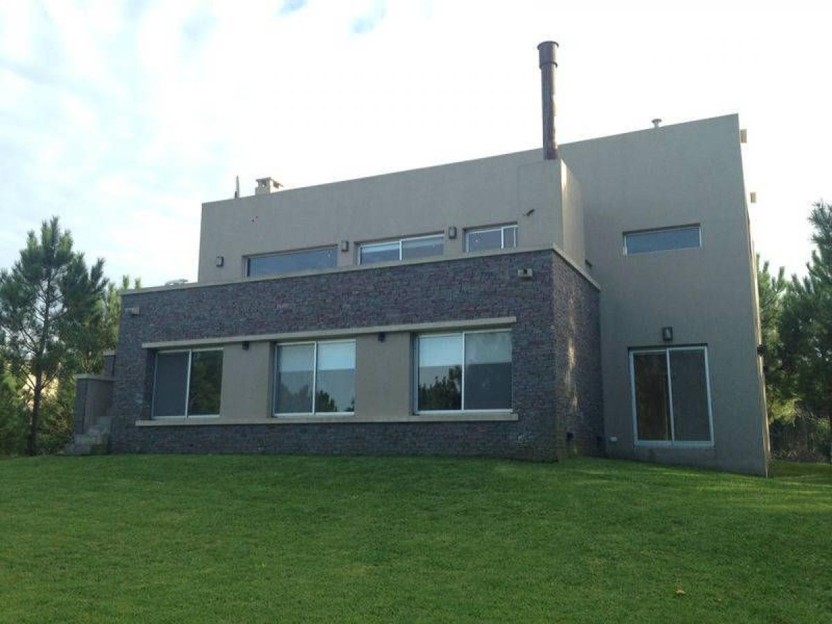 3 bedrooms House in Mar del Plata, Argentina No. 75431