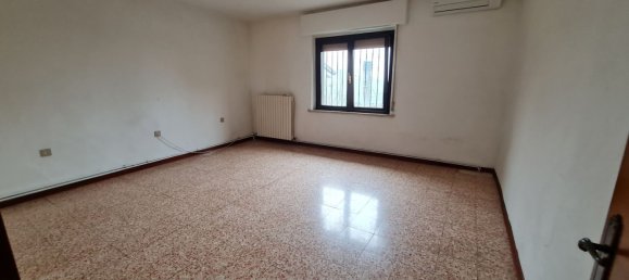 4 rooms House in Viadana, Italy No. 206862 4