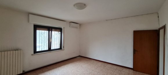 4 rooms House in Viadana, Italy No. 206862 7