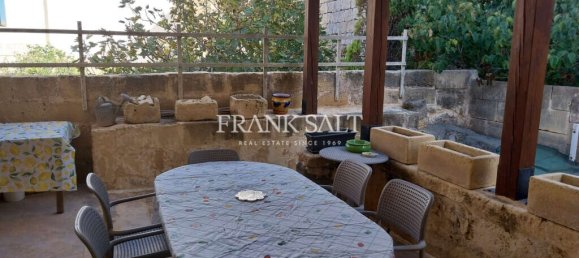 2 bedrooms Farm in Sannat, Malta No. 1059 4