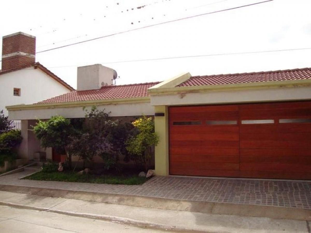 Дом с 3 спальнями в Кордоба, Аргентина № 20402