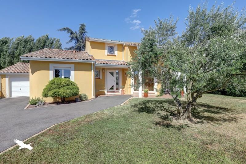 3 bedrooms House in Saint-Jean, France No. 293680