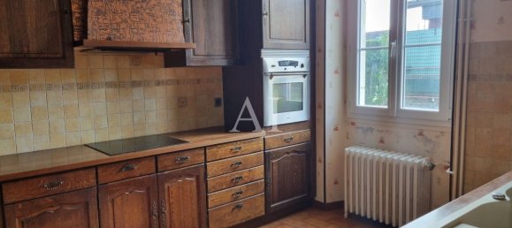 5 bedrooms House in Bourges, France No. 86998 4