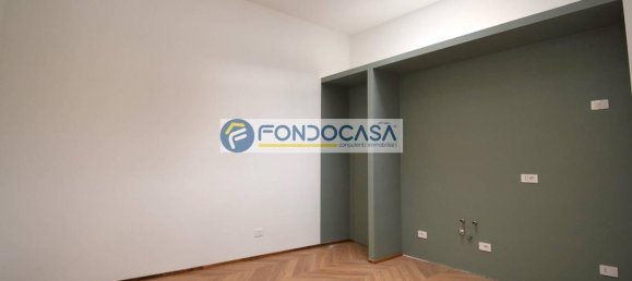 2-salle Appartement à Milan, Italy No. 240966 2