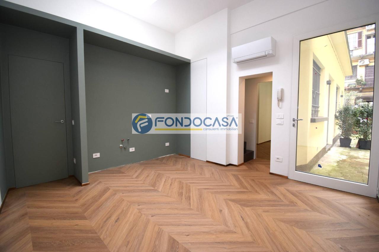 2-salle Appartement à Milan, Italy No. 240966