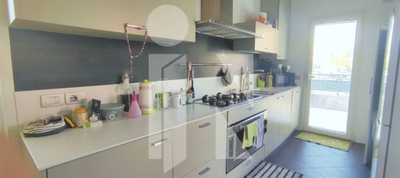 2-salle Appartement à Mantua, Italy No. 250582 3