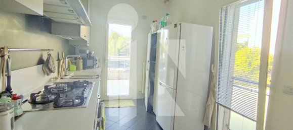 2-salle Appartement à Mantua, Italy No. 250582 4