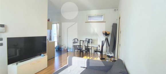 2-salle Appartement à Mantua, Italy No. 250582 5