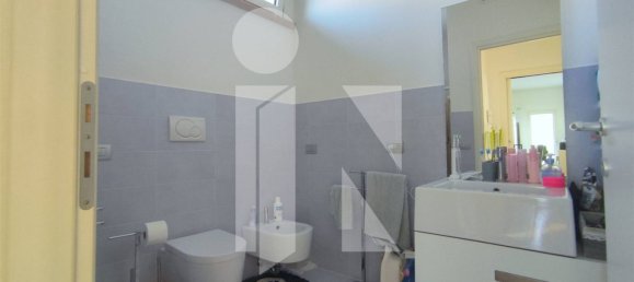 2-salle Appartement à Mantua, Italy No. 250582 8