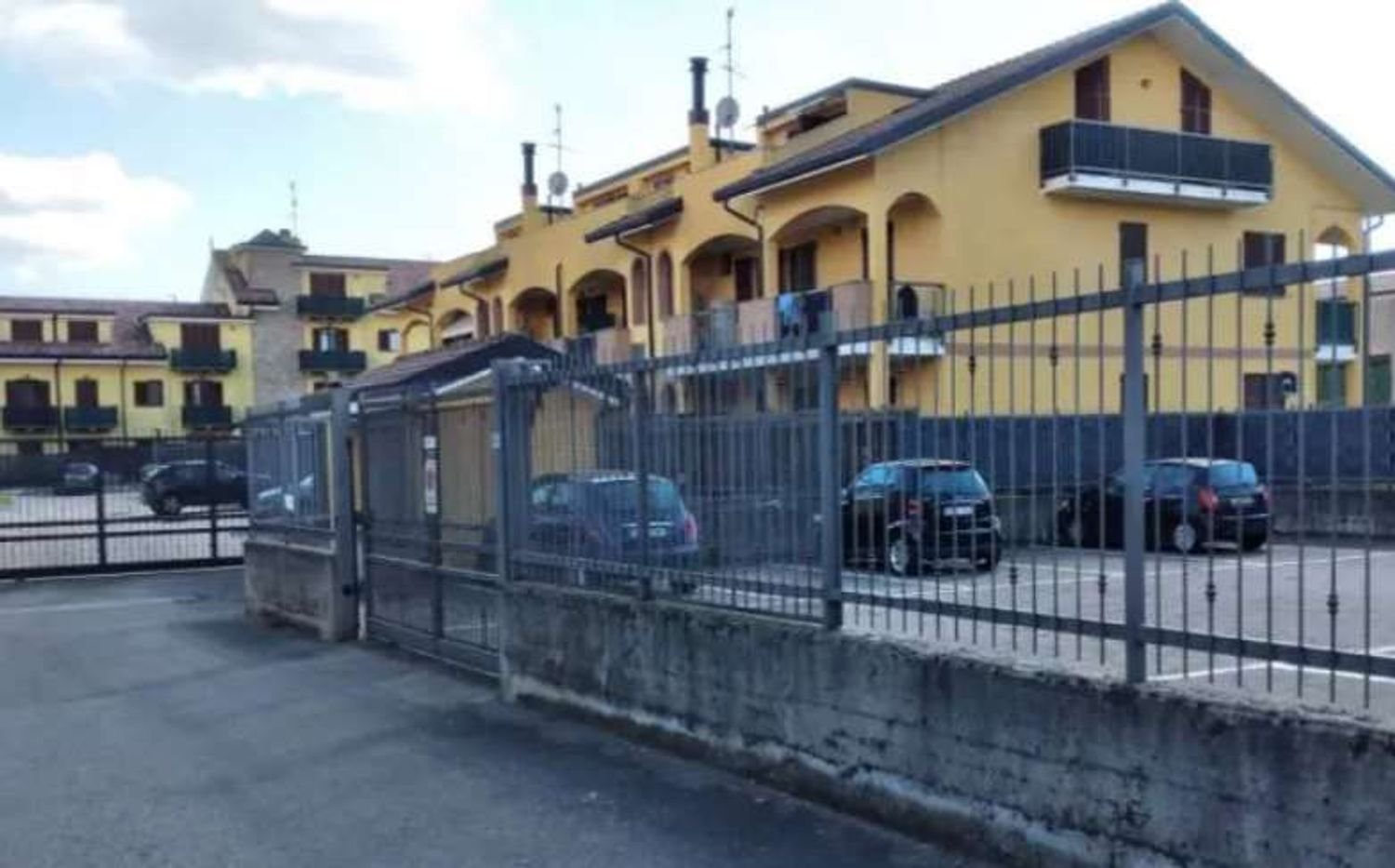 2-salle Appartement à Mezzago, Italy No. 2718