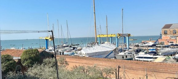 5 rooms Apartment in Venice, Italy No. 88728 18