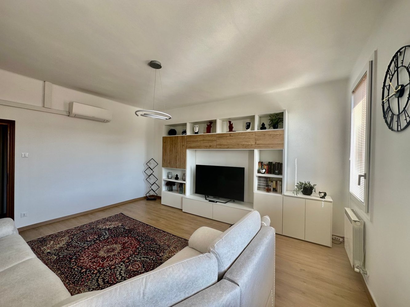 5 rooms Apartment in Venice, Italy No. 88728
