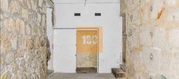 894m² Building in Porto, Portugal No. 109965 3