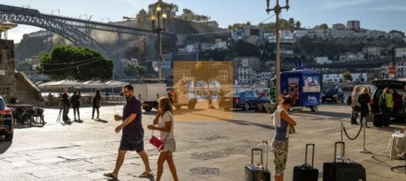 894m² Building in Porto, Portugal No. 109965 12