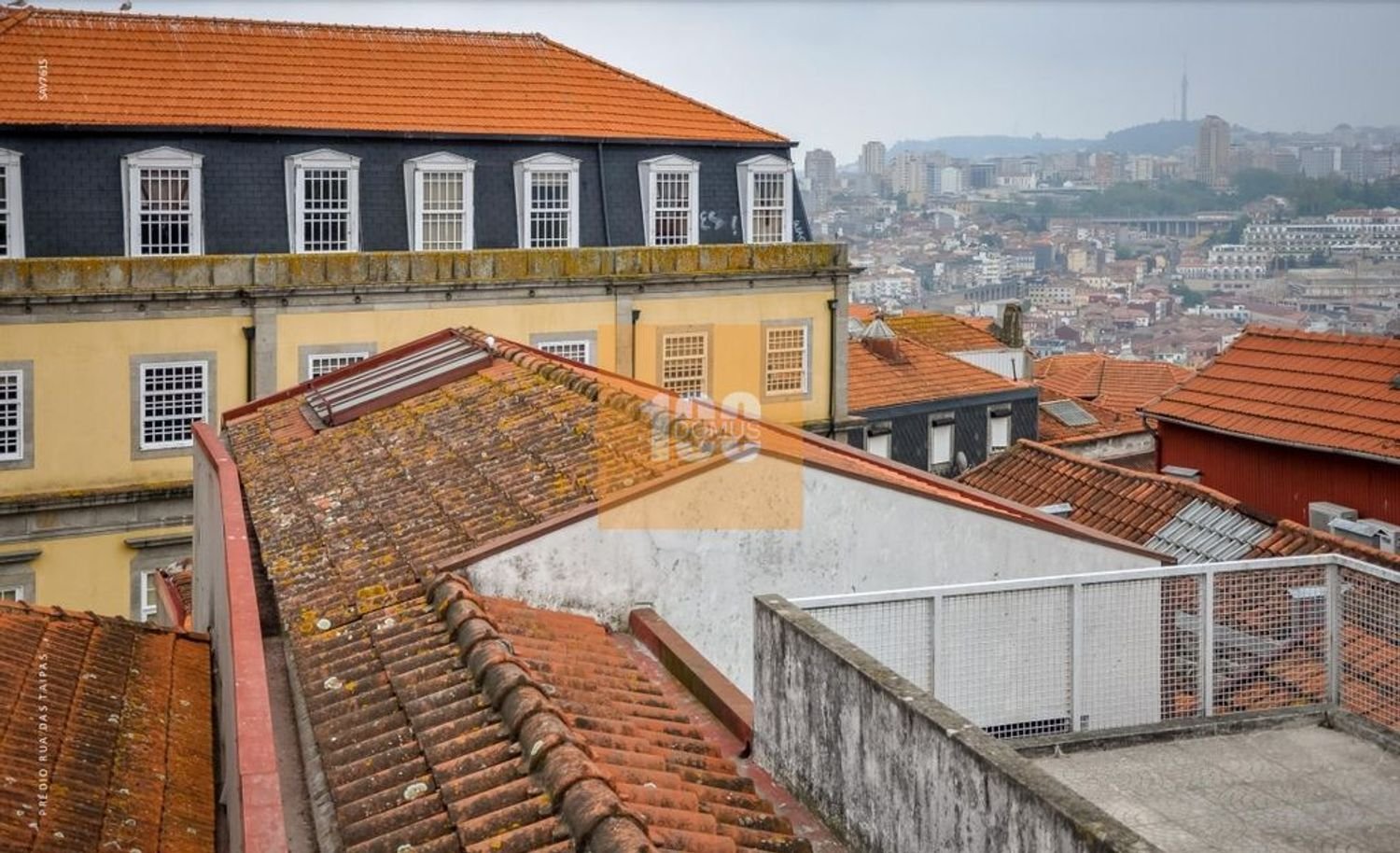 894m² Building in Porto, Portugal No. 109965