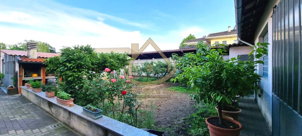 4 bedrooms Villa in Vigevano, Italy No. 148528