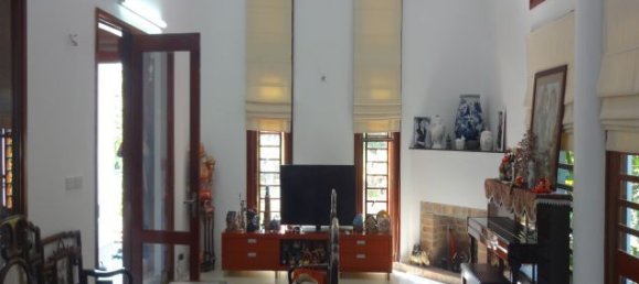 Villa de 3 dormitorios en Tay Ho, Vietnam No. 5496 2