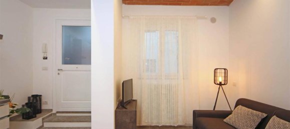 3 rooms Apartment in Siena, Italy No. 29401 4