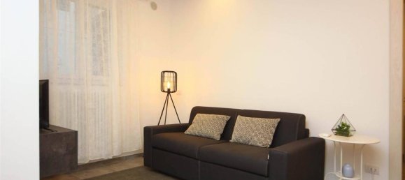 3 rooms Apartment in Siena, Italy No. 29401 2