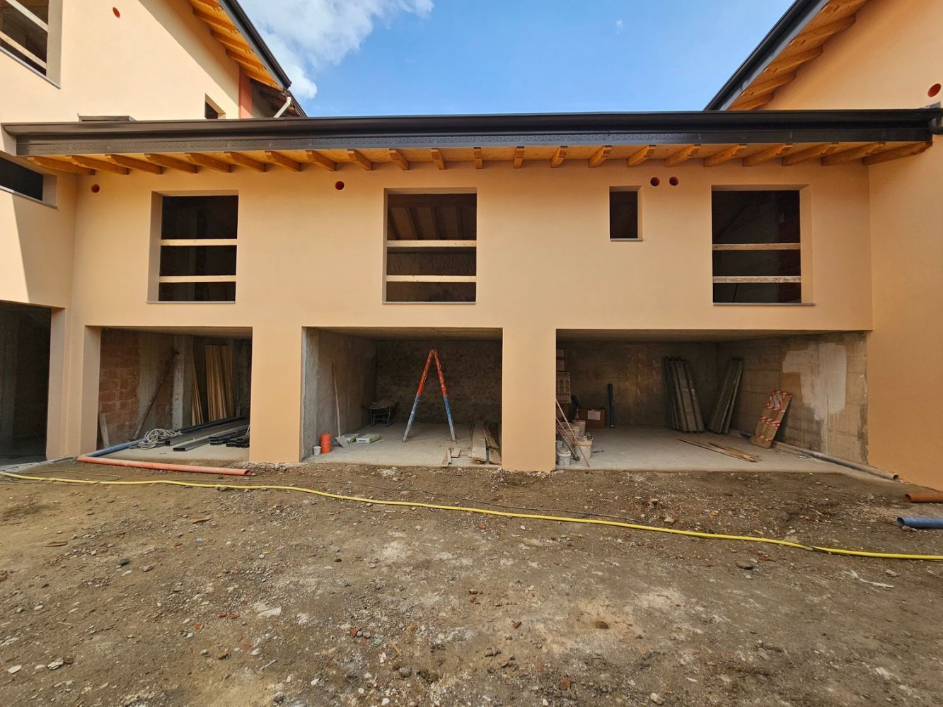 2-salle Appartement à Paladina, Italy No. 8750