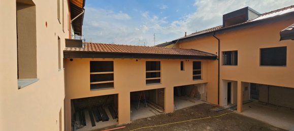 2-salle Appartement à Paladina, Italy No. 8750 17