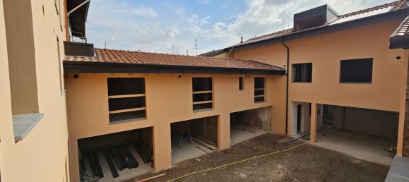 2-salle Appartement à Paladina, Italy No. 8750 10